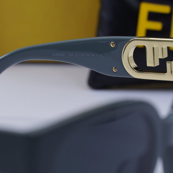Fendi FE40063F 20A Square Sunglasses - Grey